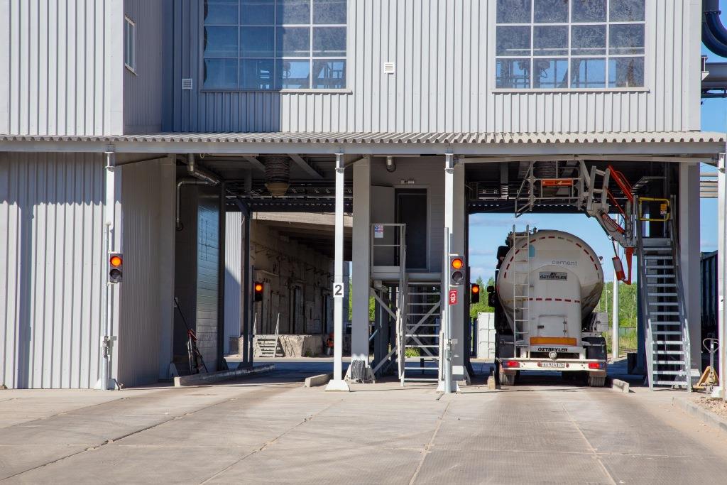 3ОТгрузка цемента - Copy.jpg